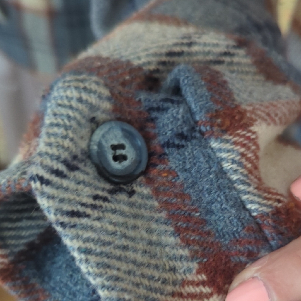 70s Vintage Cozy Plaid Teddy Jacket in Blue and Tan - Picture 5 of 12